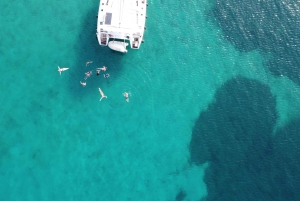 Atenas: Excursión en Catamarán por la Riviera con Comida y Bebidas Frescas