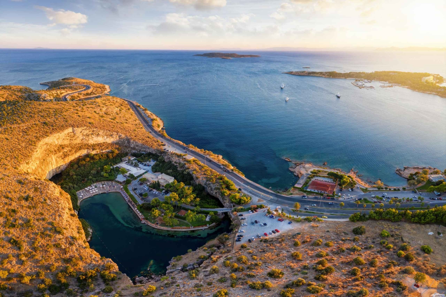 Atene: fuga sulla riviera, nuoto al lago Vouliagmeni e assaggi locali