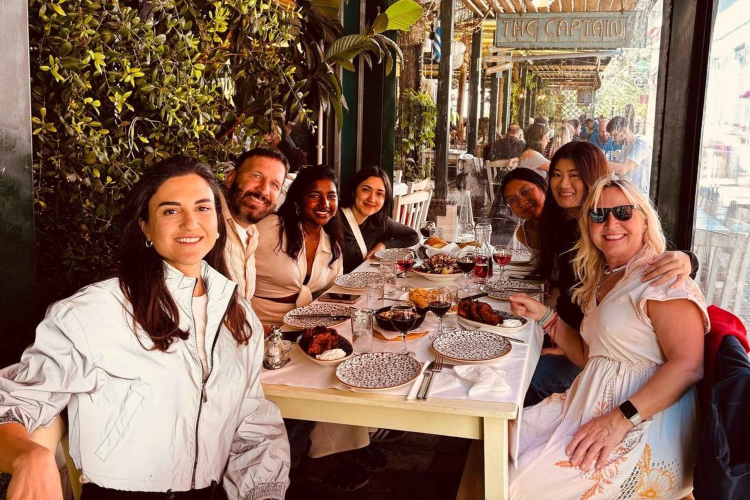 Atene: fuga sulla riviera, nuoto al lago Vouliagmeni e assaggi locali