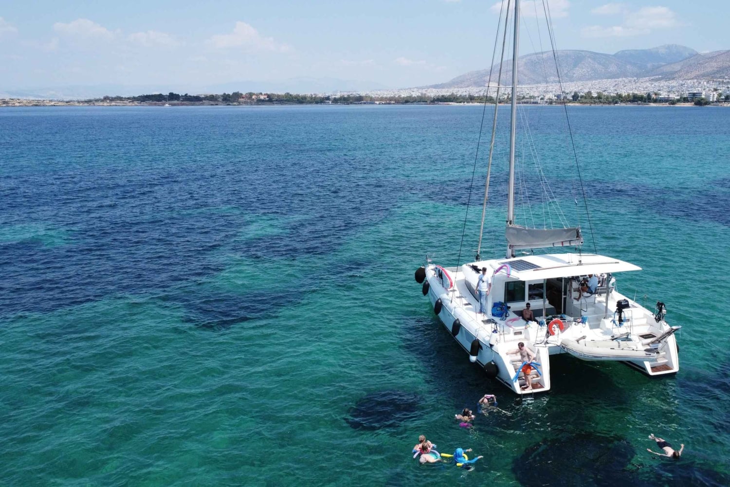Частный круиз на катамаране по Афинской Ривьере с питанием и напитками