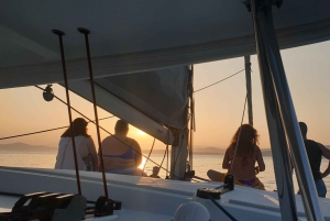 Частный круиз на катамаране по Афинской Ривьере с питанием и напитками