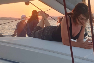 Частный круиз на катамаране по Афинской Ривьере с питанием и напитками