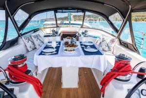 Riviera di Atene: Crociera privata in barca a vela con pranzo