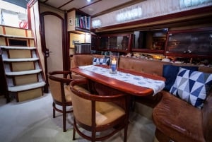 Athens Riviera: Private Luxury Sailing Cruise with Lunch