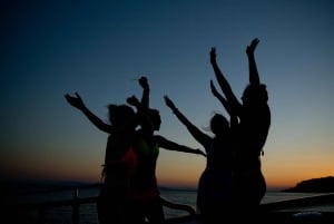 Atenas: Cruzeiro ao pôr do sol na Riviera com música e natação