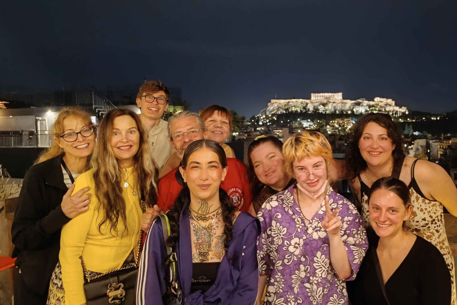 Ateena: Pubikierros katolla, näkymät Akropoliille ja bileet