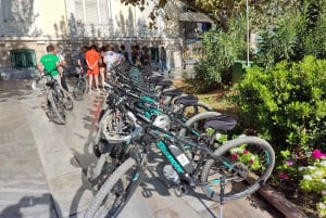 Athens: Scenic e-Bike Tour in Historical Center