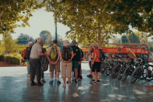 Athens: Scenic e-Bike Tour in Historical Center