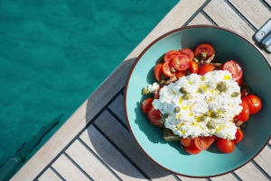 Athene: Privé zeiltocht bij zonsondergang en gastronomische cruise