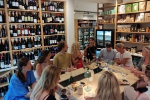 Ateena: Pienryhmän viininmaistelu retki alkupalojen kera.