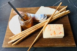 Athen: Kleingruppen-Weinverkostungstour mit Aperitifs