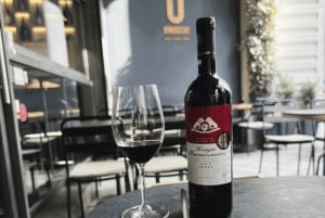 Athen: Kleingruppen-Weinverkostungstour mit Aperitifs