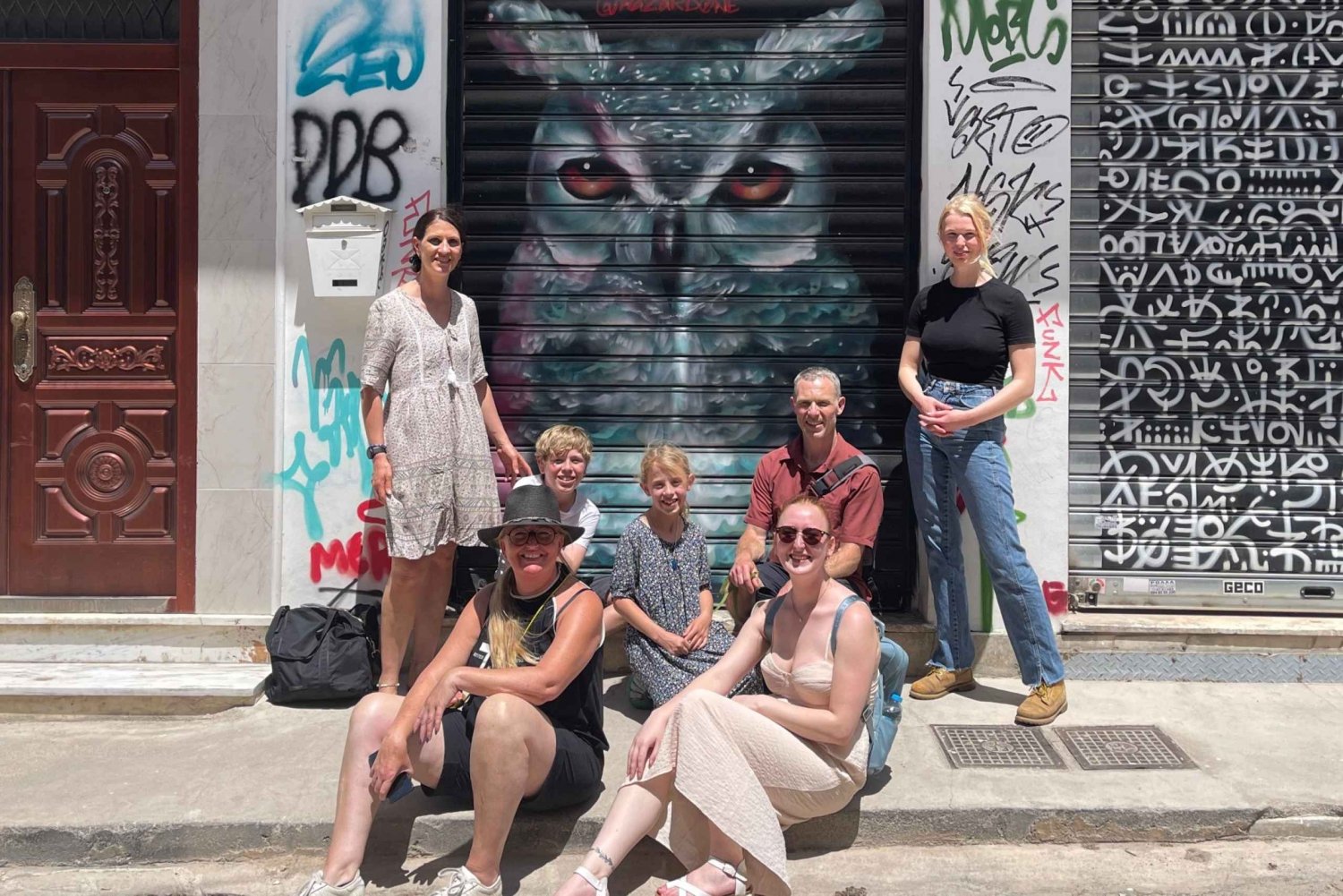 Atenas: visita guiada a pie de comida callejera y arte callejero