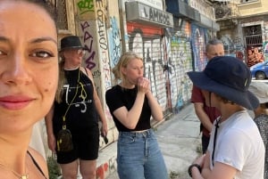 Atenas: excursão a pé guiada por comida de rua e arte de rua