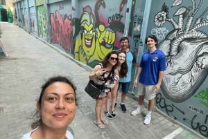 Atene: tour guidato a piedi di street food e street art