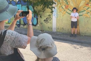 Atenas: visita guiada a pie de comida callejera y arte callejero