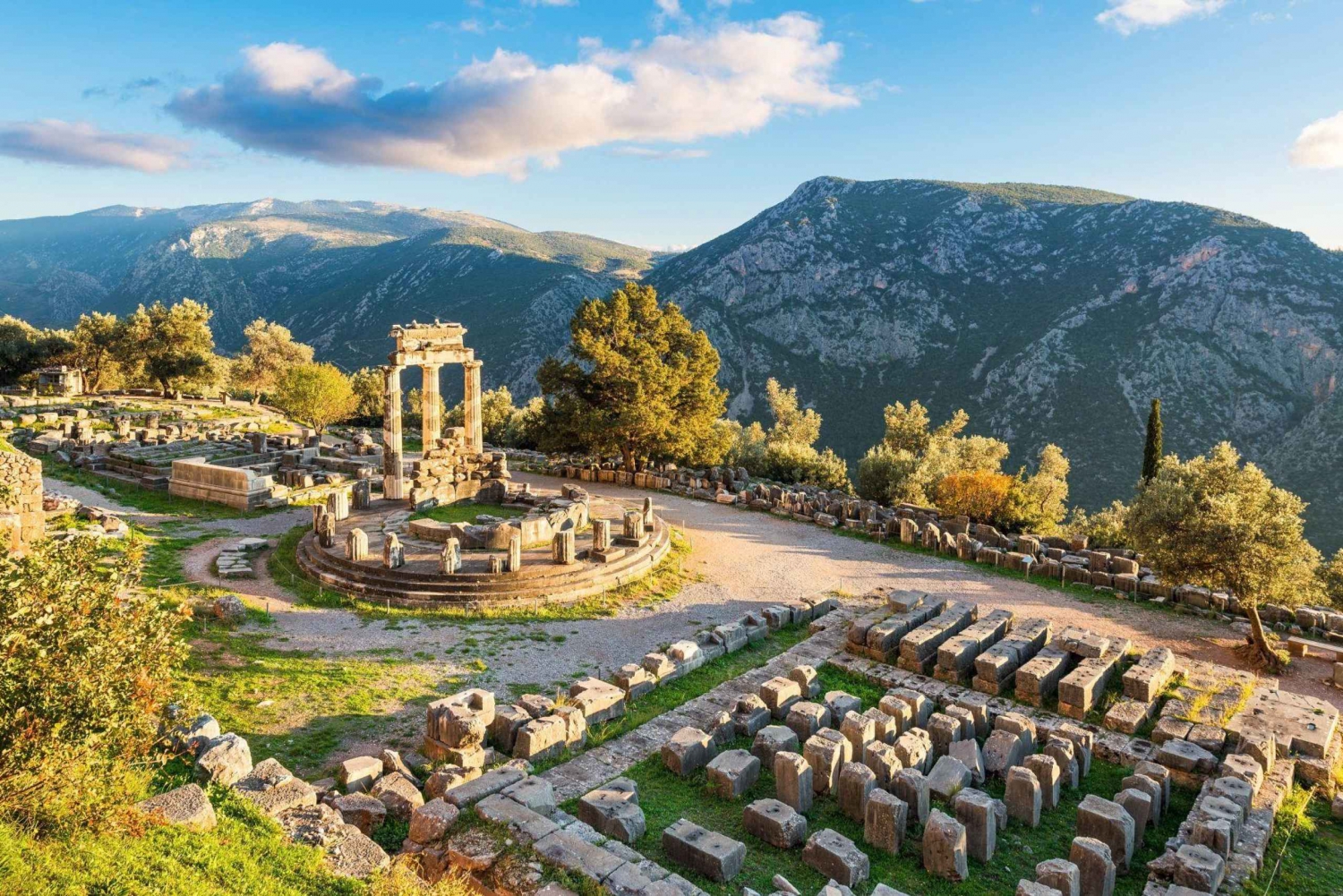 Athens: Thermopylae, Delphi & Meteora Private Tour with Meal