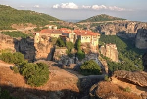 Athens: Thermopylae, Delphi & Meteora Private Tour with Meal