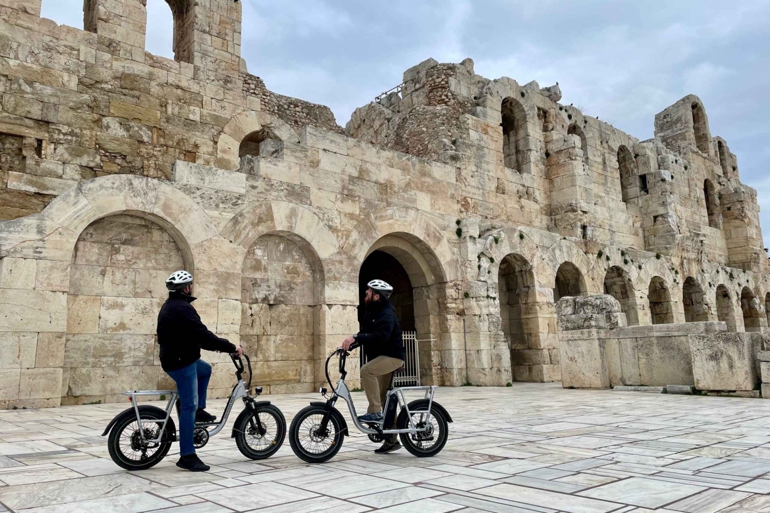 Athene: reizen in de tijd met een kleine groep begeleide e-biketour