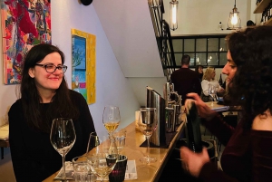 Athen: Weinverkostung und Nachtleben - geführte Tour mit Cocktail