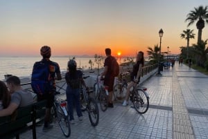 Przygoda rowerowa przy plaży: Wycieczka do Aten z przystankiem na kąpiel