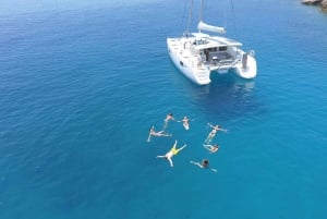 Athens Riviera: Catamaran Cruise with Meal and Drinks