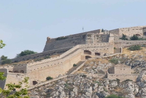 ギリシャ第一の首都への日帰り旅行