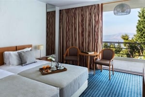 Desde Atenas: tour de 2 días a Delfos con hotel 4 estrellas