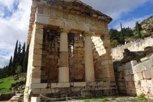 Delphi and Meteora: 2-Day Bus Tour from Athens