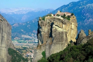 Delphi and Meteora: 2-Day Bus Tour from Athens