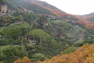 Delphi and Meteora: 2-Day Bus Tour from Athens