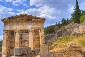 Однодневная экскурсия: Дельфийский оракул и Древний Коринф.