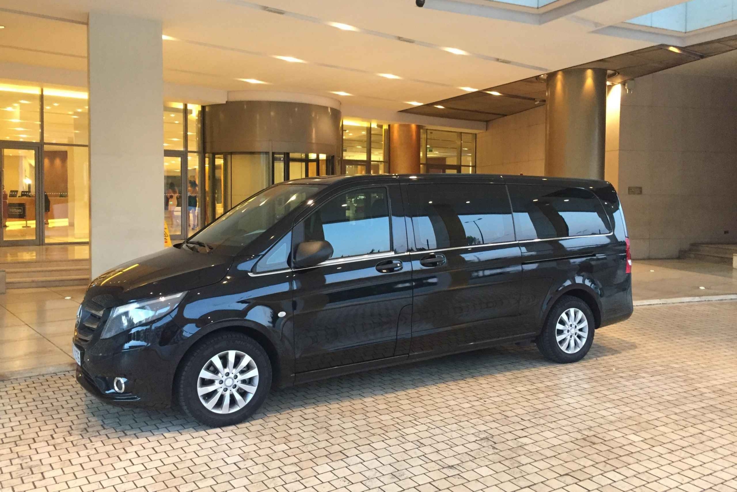 Delfi: Privat dagstur fra Athen med luksuriøst køretøj