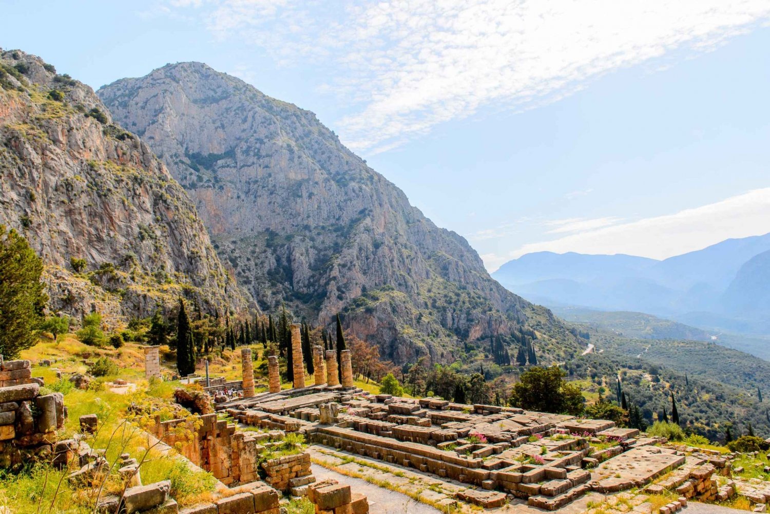 Delfi: Tour privato di un giorno da Atene con un veicolo di lusso