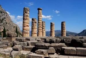 Delfi: Tour privato di un giorno da Atene con un veicolo di lusso