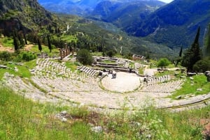 Delphi: Private Tagestour ab Athen mit luxuriösem Fahrzeug