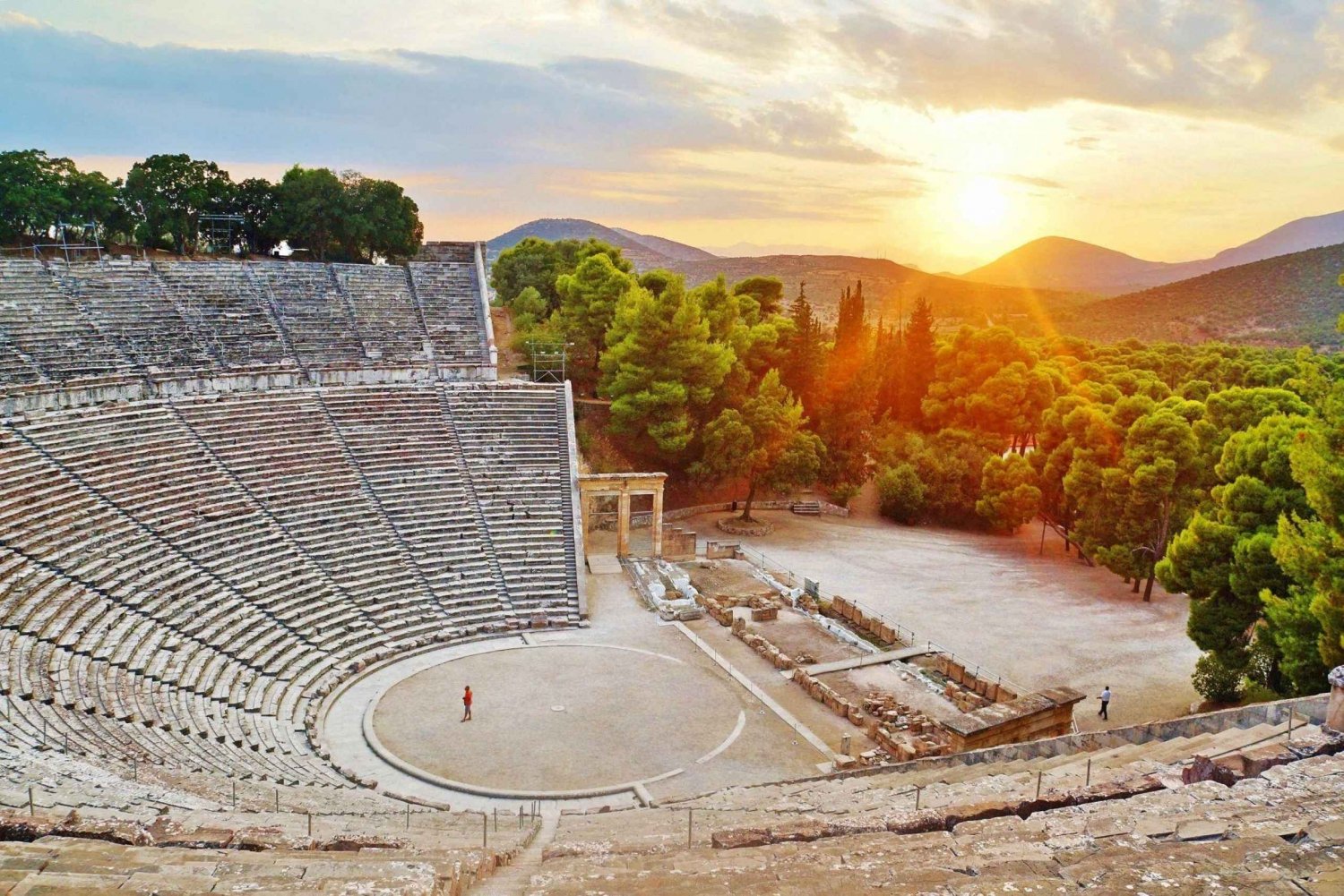 Teatro antiguo de Epidauro y buceo en la ciudad sumergida