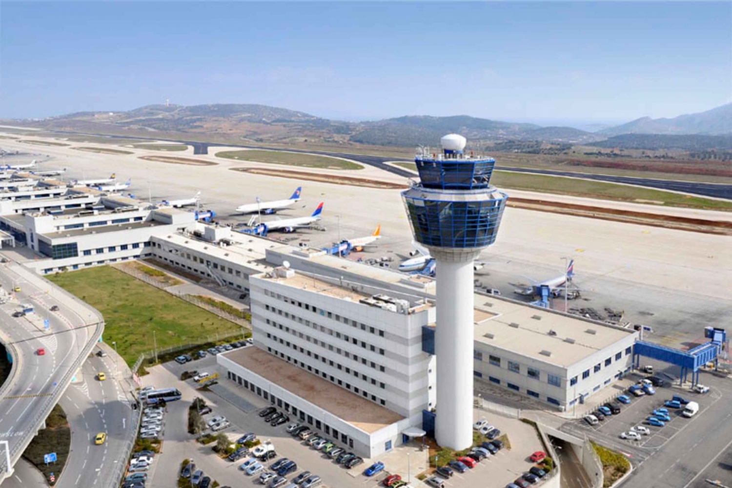 Z Aten: prywatny transfer w jedną stronę na lotnisko w Atenach