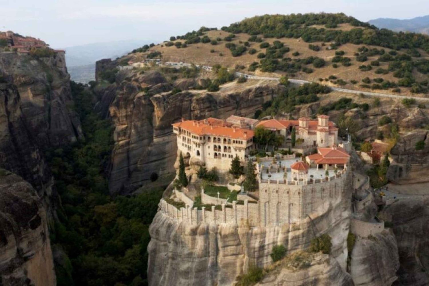 Desde Atenas: Excursión de 2 días a Delfos, Meteora y las Termópilas
