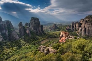 Desde Atenas: Excursión de 2 días a Delfos, Meteora y las Termópilas