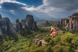 Desde Atenas: Excursión de 2 días a Delfos, Meteora y las Termópilas