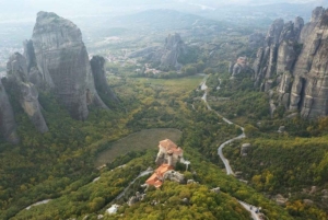 Desde Atenas: Excursión de 2 días a Delfos, Meteora y las Termópilas