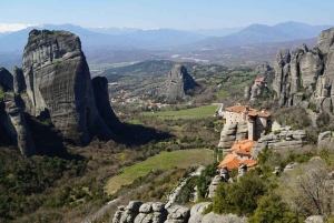 Desde Atenas: Excursión de 2 días a Delfos, Meteora y las Termópilas