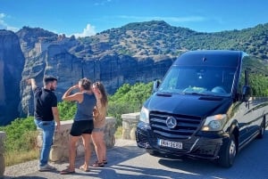 Desde Atenas: Excursión de 2 días a Meteora con transporte y hotel