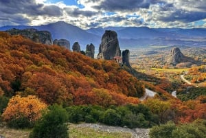 Från Aten: 2-dagars resa till Meteora med transport och hotell
