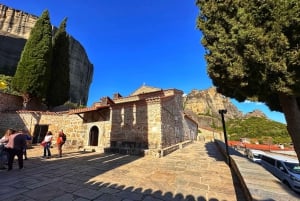 Из Афин: 2-дневная поездка в Метеоры с транспортом и отелем