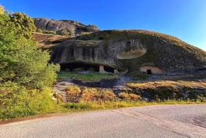 Из Афин: 2-дневная поездка в Метеоры с транспортом и отелем