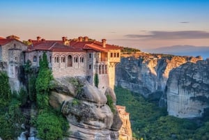 Z Aten: 2-dniowa wycieczka pociągiem widokowym do Meteory z hotelem