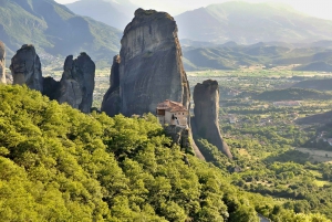 From Athens: 8 day tour, Delphi, Meteora, and Santorini Tour