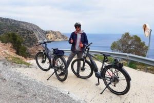 アテネ発：エギナ島電動自転車ツアー、フェリーチケット付き